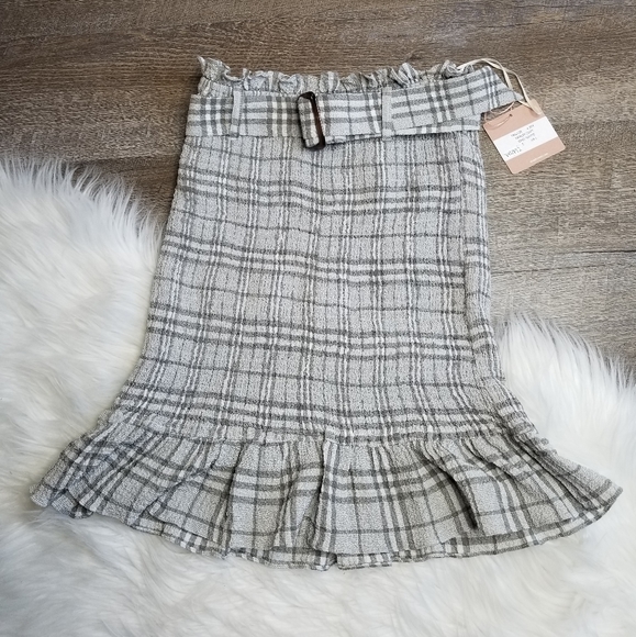 Revolve Dresses & Skirts - Revolve Le Rumi' Plaid Aline Ruffle Hemline Skirt